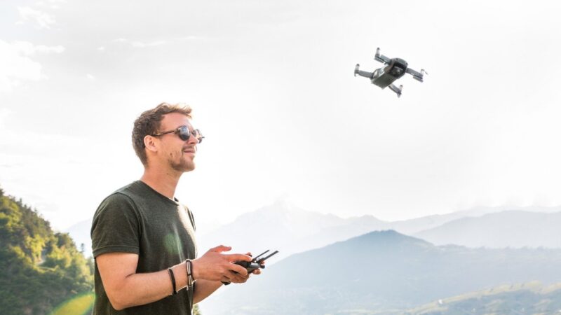 Come si pilota un drone? Sicurezza, consigli e divieti